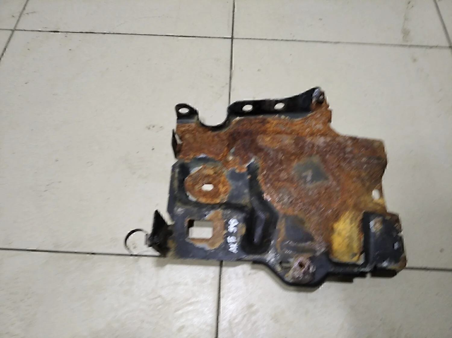 Крепление АКБ (корпус/подставка) C4 2005-2011