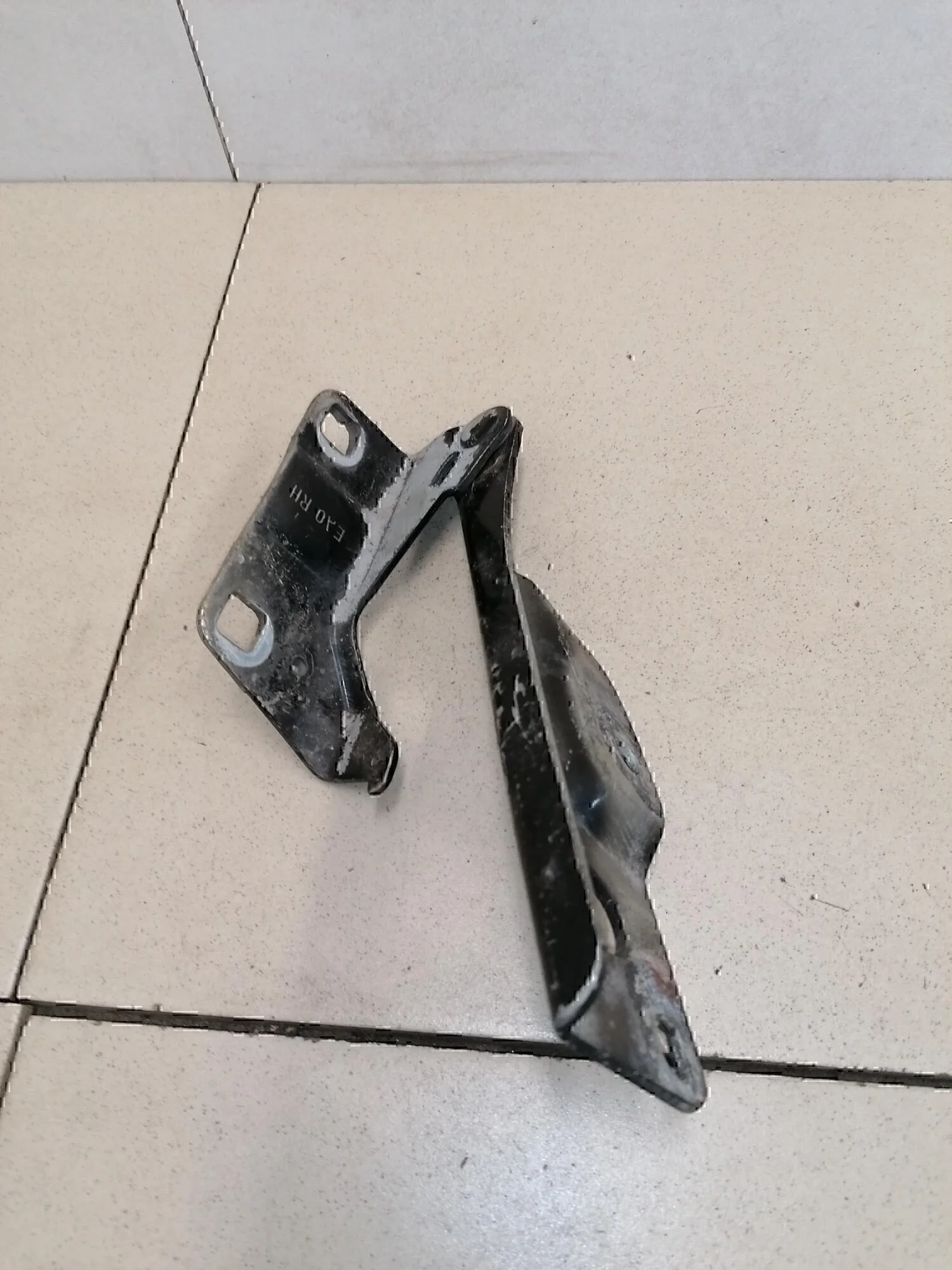 Петля капота правая Navara (D40) 2005-2015