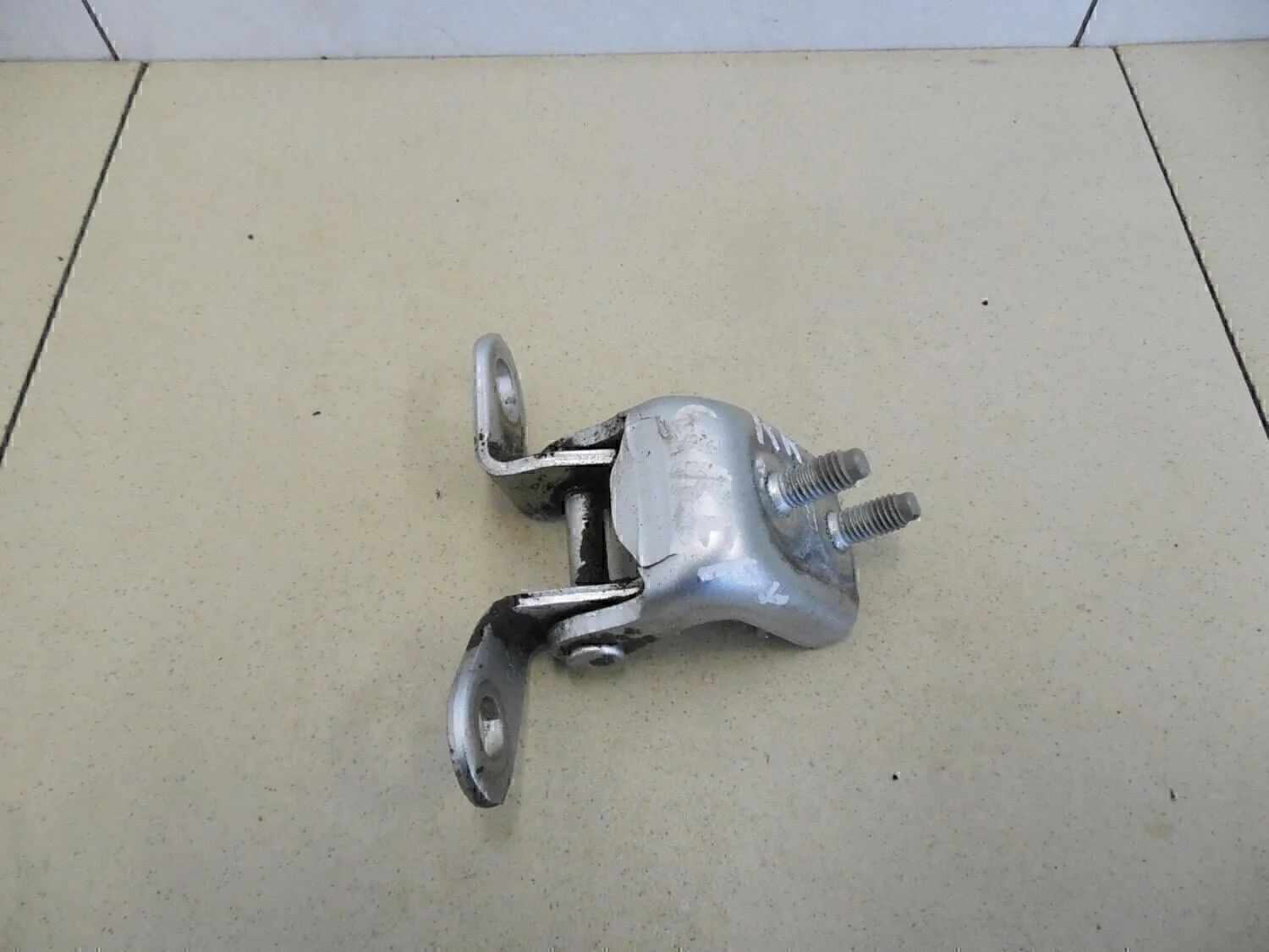 Петля двери задней правой верхняя RAV 4 2000-2005