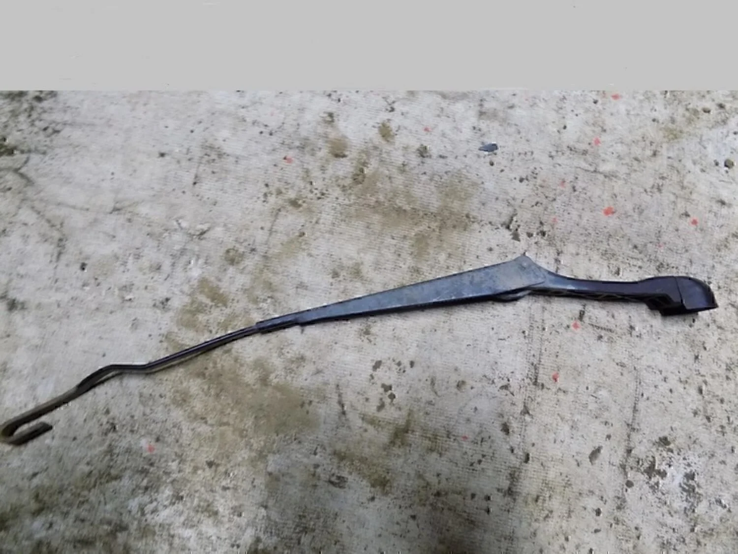 Поводок стеклоочистителя передний левый RIO 2005-2011