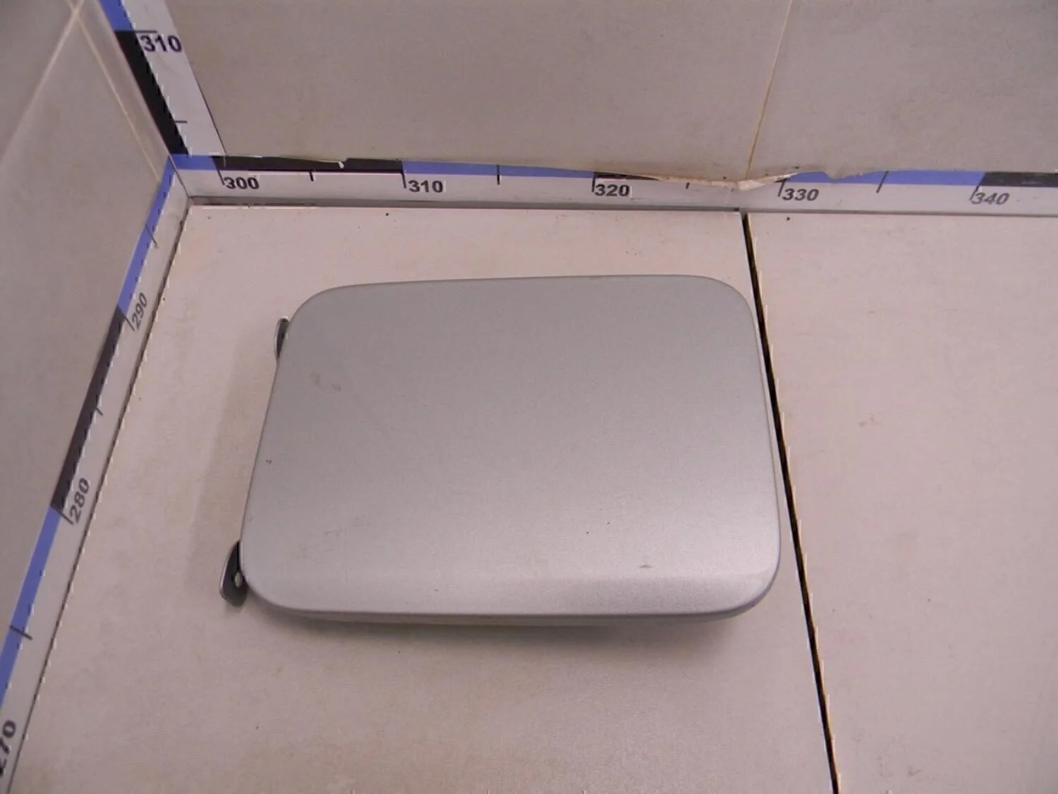 Лючок бензобака Legacy Outback (B13) 2003-2009