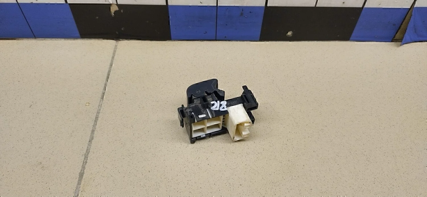 Кнопка стеклоподъемника Camry XV40 2006-2011