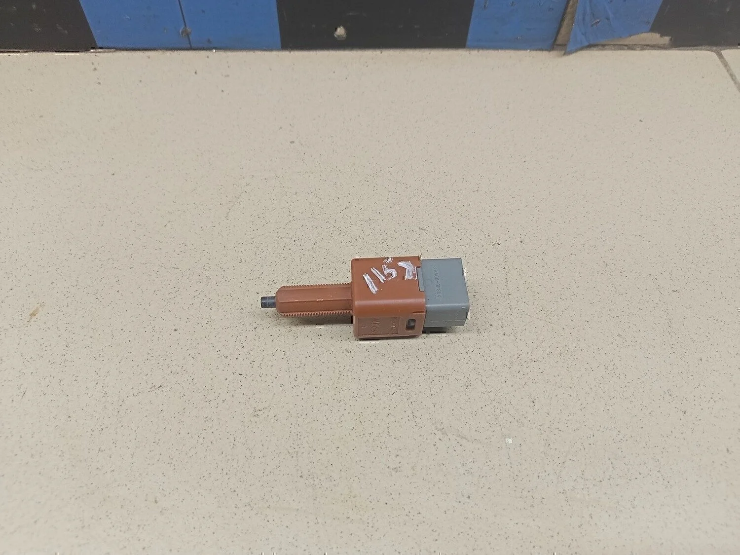 Датчик включения стопсигнала Qashqai (J10) 2006-2014