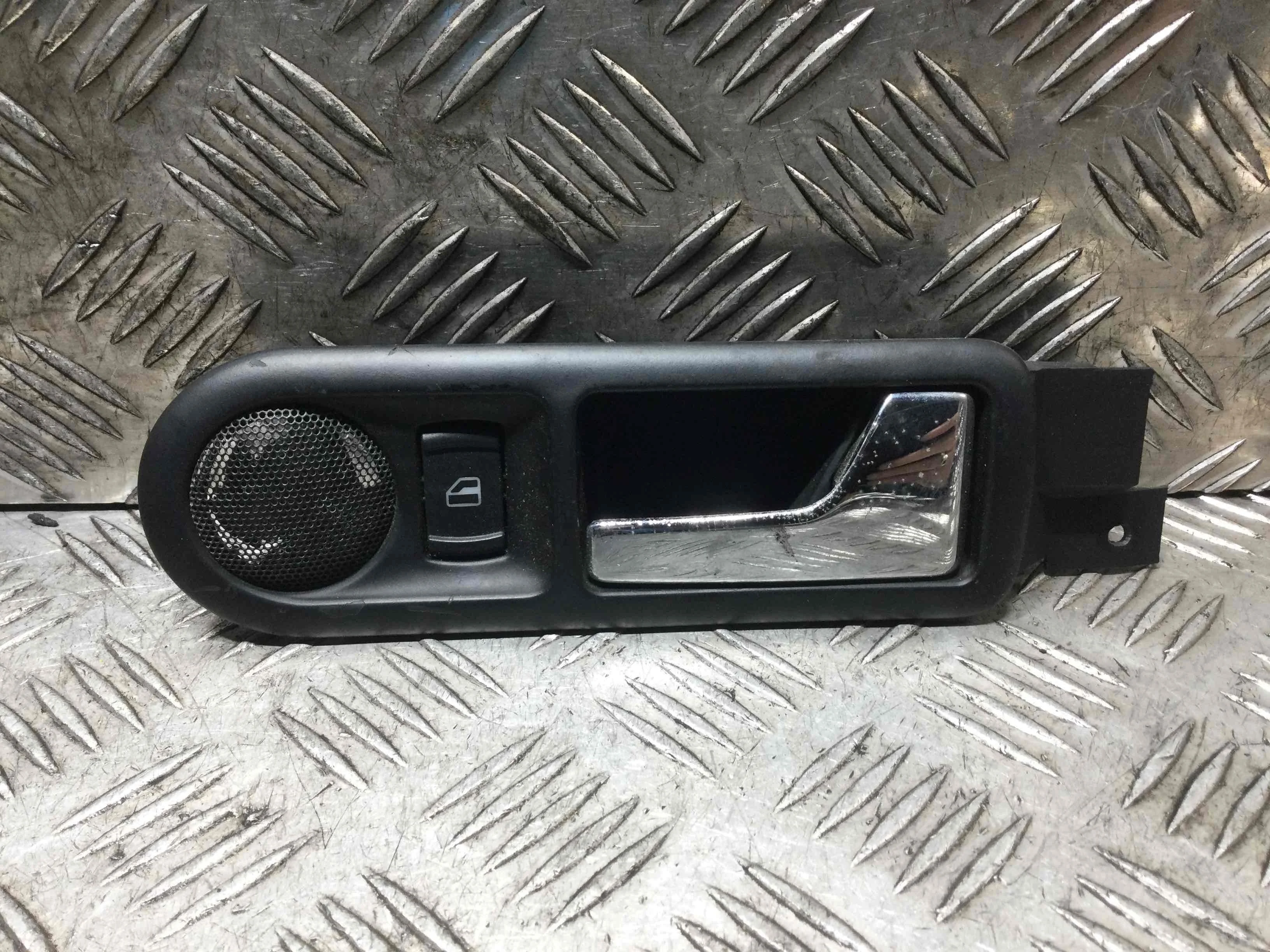 Ручка внутренняя задняя правая Volkswagen Passat B5 (1996-2000) бензин 1.8  Механика Универсал