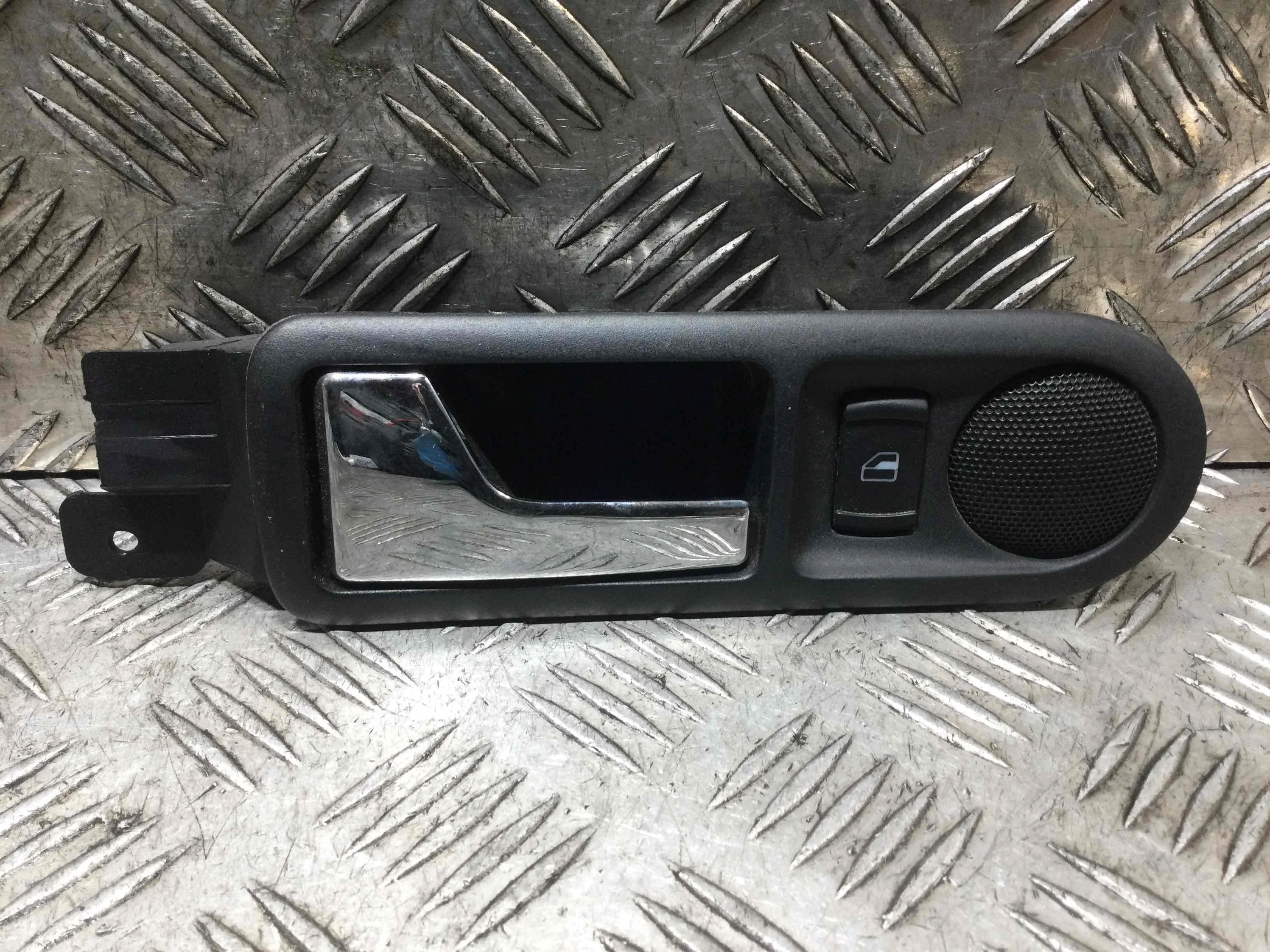 Ручка внутренняя задняя левая Volkswagen Bora Bora (1J) 1998 - 2005 бензин 1.6 i Механика Седан
