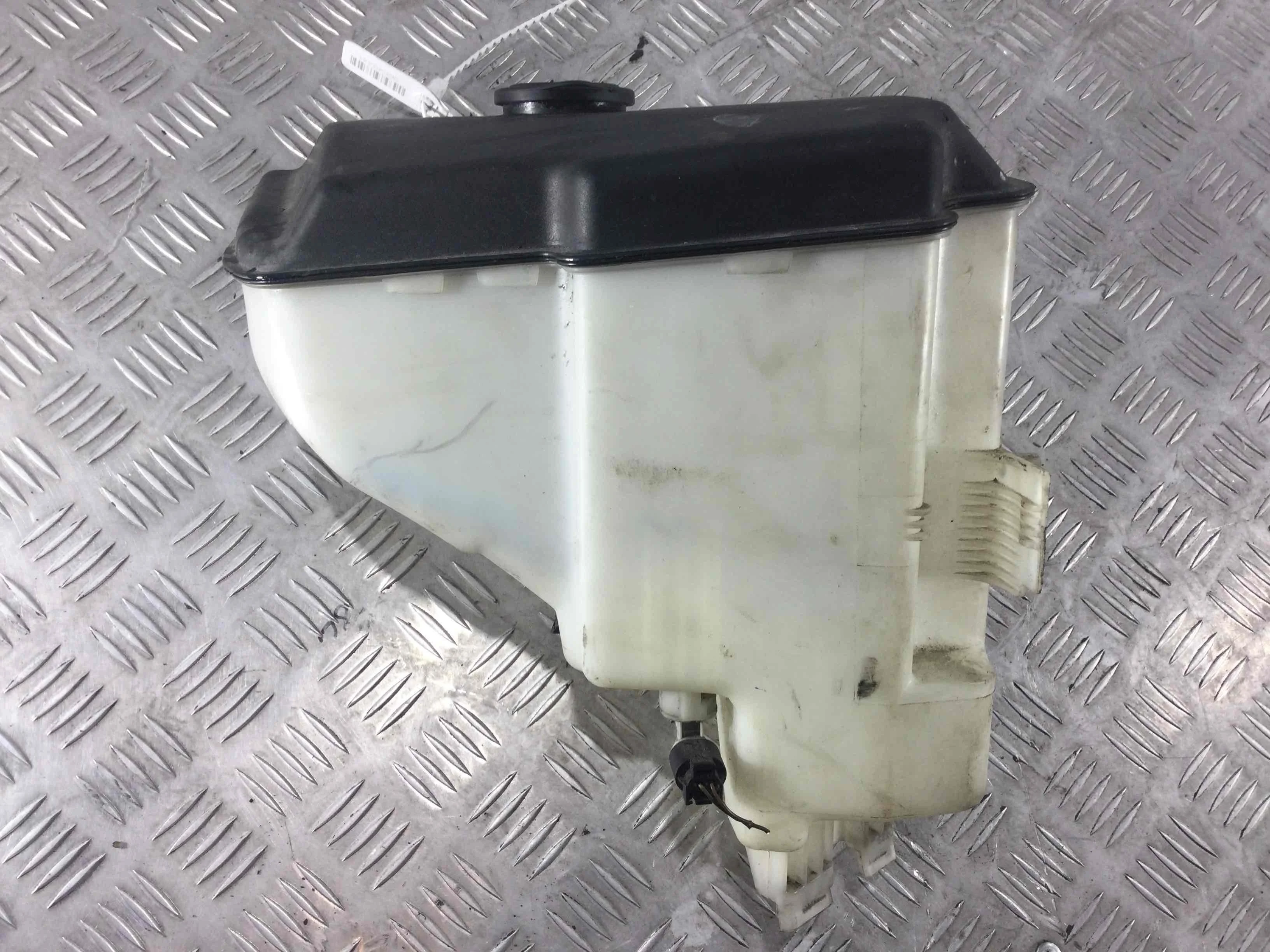 Бачок омывателя BMW 3-Series 3-Series E46 1998 - 2006 бензин 2.0 i Механика Седан