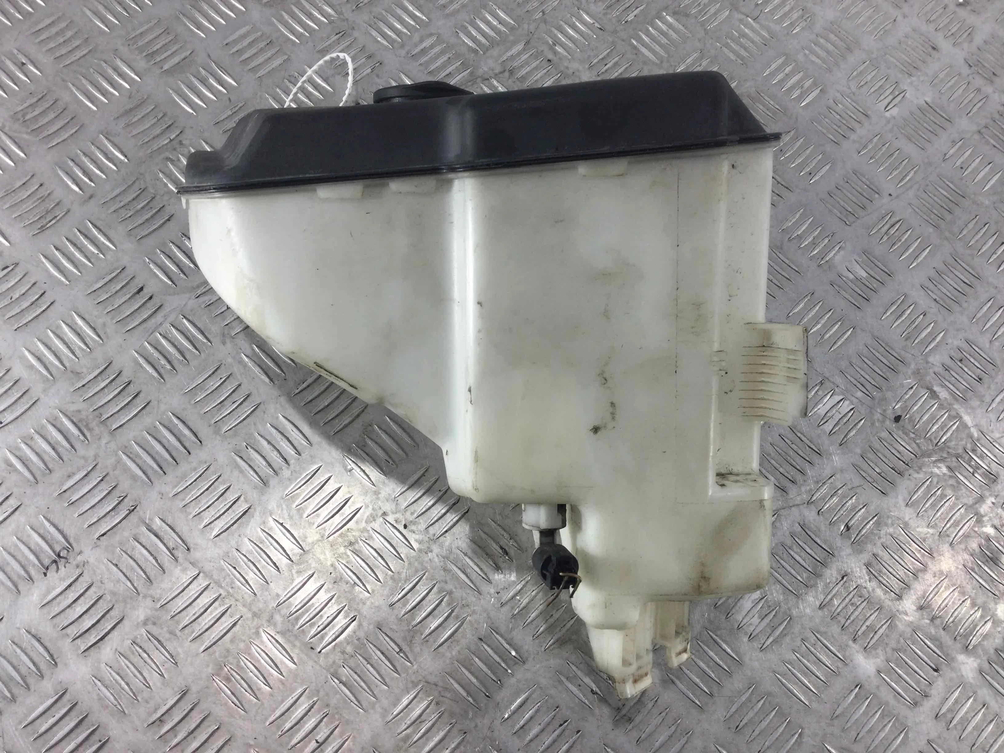 Бачок омывателя BMW 3-Series 3-Series E46 1998 - 2006 бензин 1.8 i Механика 3-дв, х/б