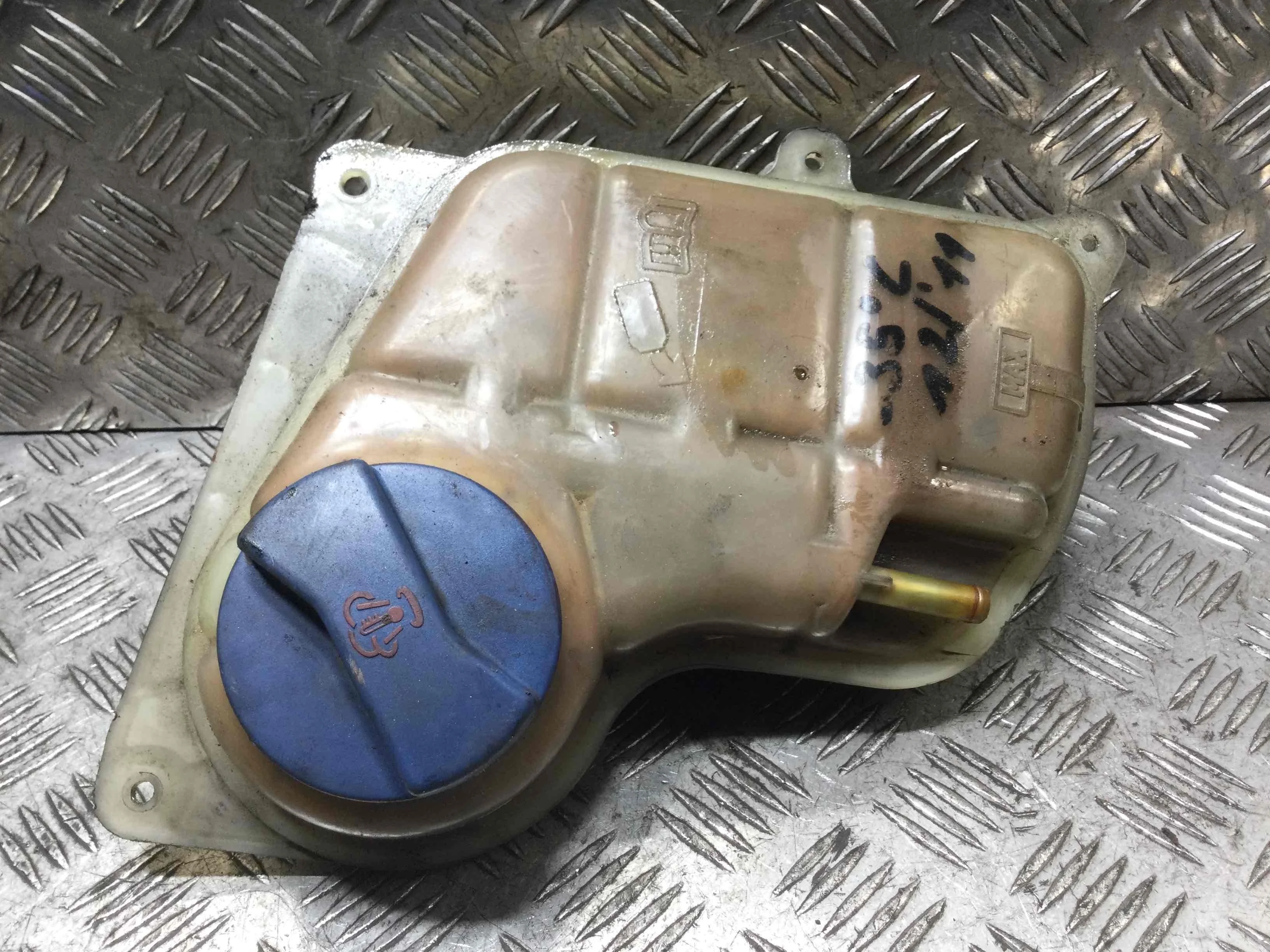 Бачок расширительный Audi A4 B5 (1994-1999) бензин 1.6 i Механика Седан