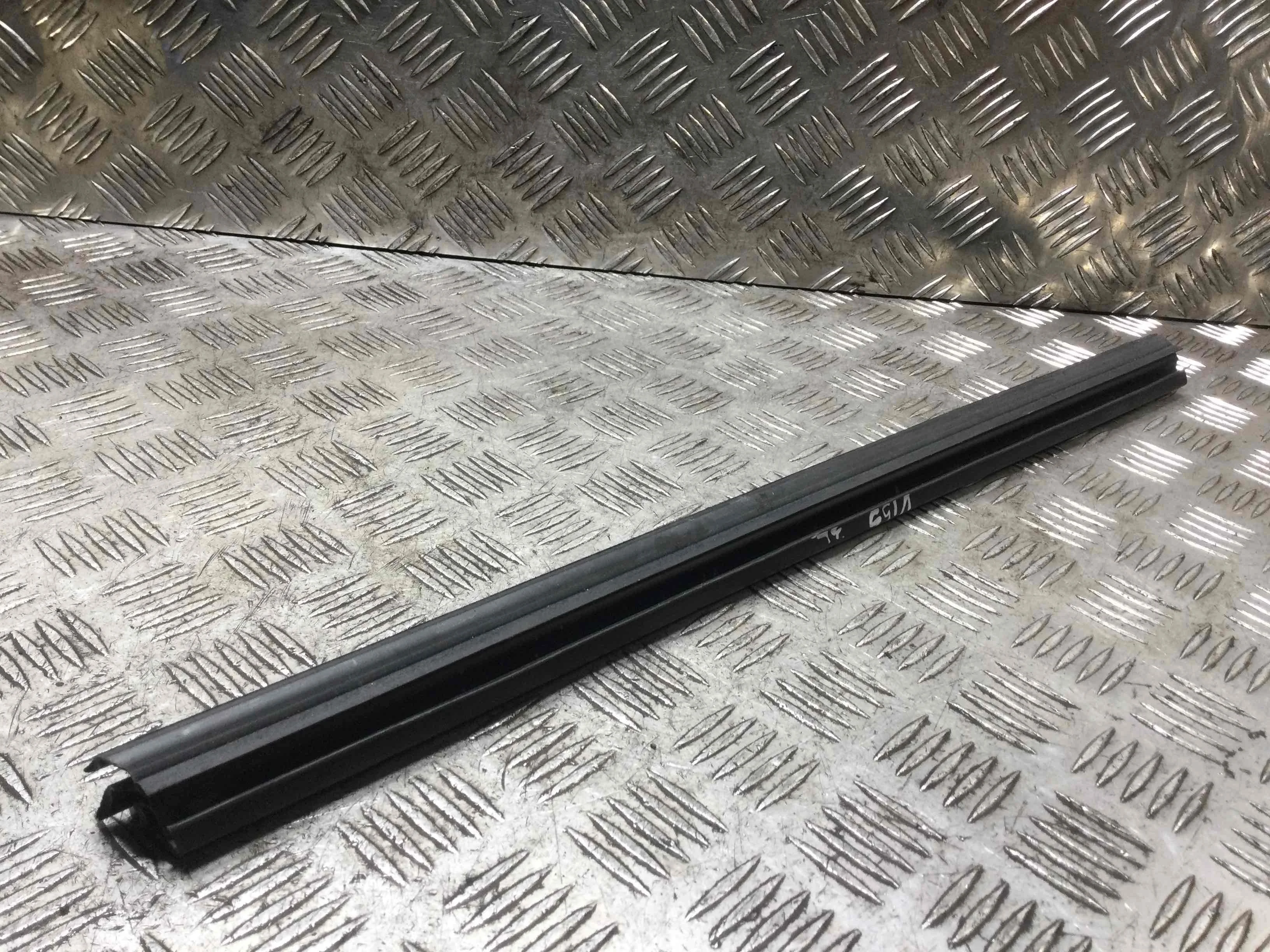 Уплотнитель Mercedes C-klasse W202/S202 [рестайлинг] (1997-2001) бензин 1.8 i Механика Седан