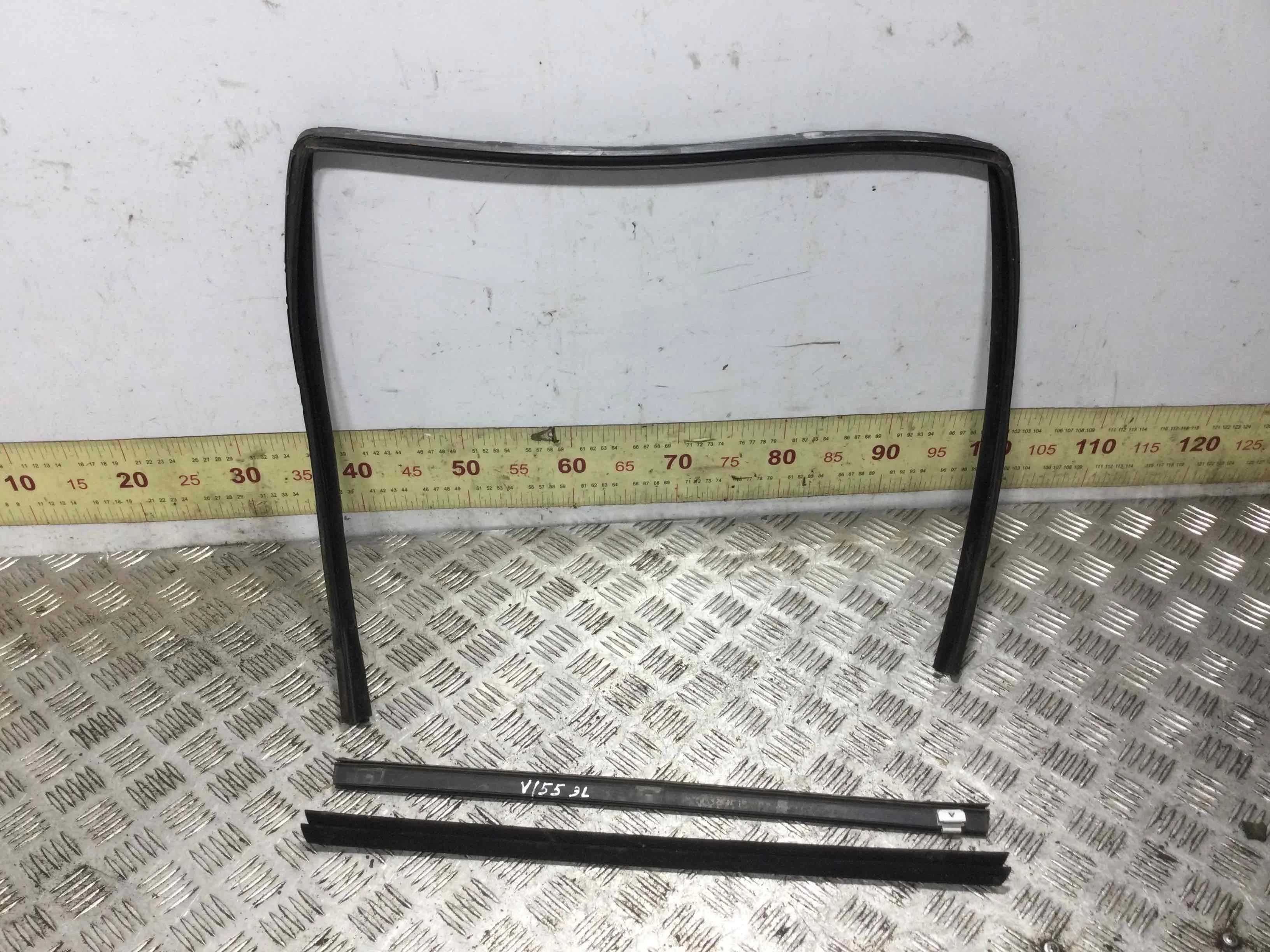 Уплотнитель Mercedes C-klasse W202/S202 [рестайлинг] (1997-2001) бензин 1.8 i Механика Седан