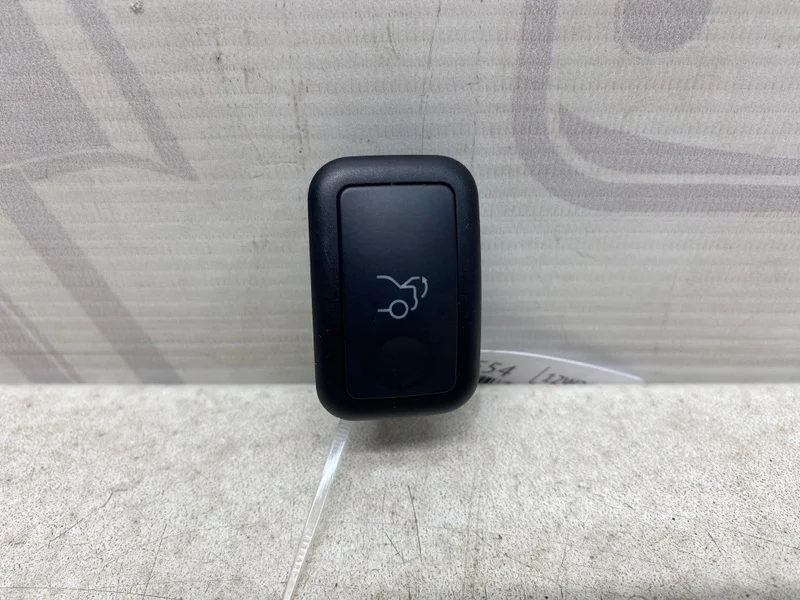 Кнопка крышки багажника Mercedes-benz 2008 W204