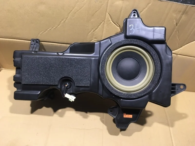 Сабвуфер TOYOTA Land Cruiser 2015 861500W110 URJ200 1VD-FTV 4.5