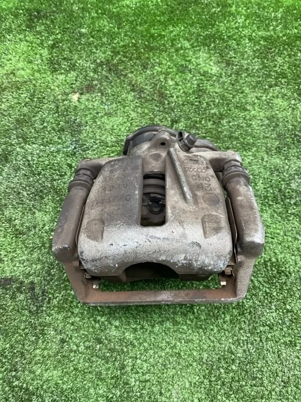 Суппорт задний левый Audi A8 2011 4H0615403 D4 CGW