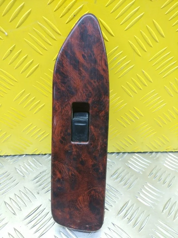 Кнопка стеклоподъемника переднего правого Toyota Land Cruiser (100) 1998-2007 2003 8481052030