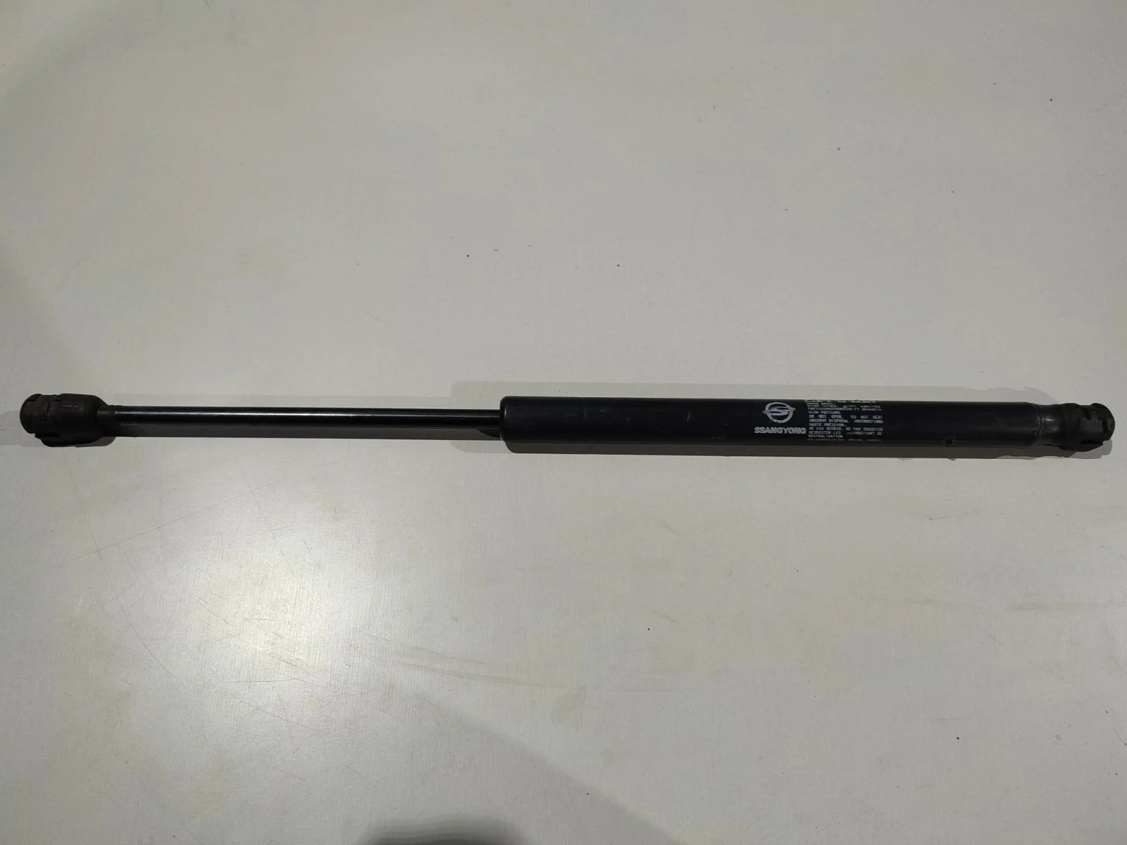 Амортизатор капота SsangYong Kyron