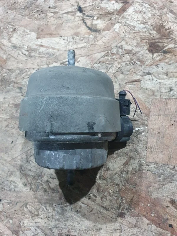 Подушка двигателя Audi A6 2004-2008 C6 седан