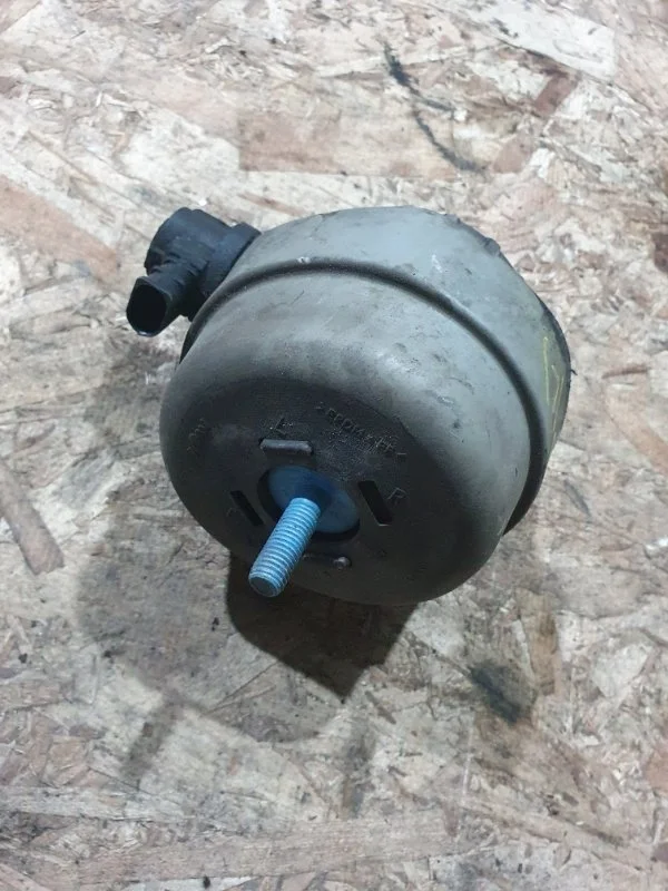 Подушка двигателя Audi A6 2004-2008 C6 седан