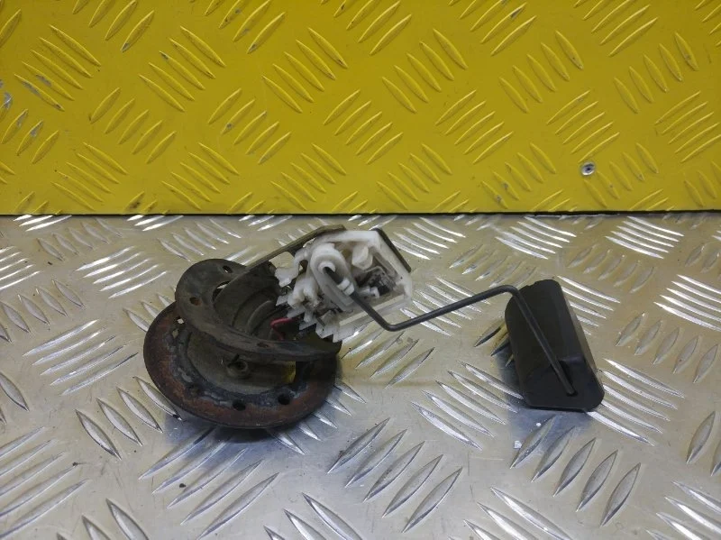 Датчик уровня топлива Toyota Rav 4 (Ca40) (2012-2019) 2016 8332049205