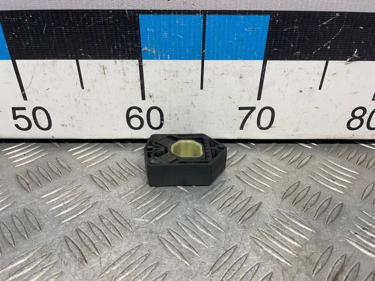 [Б/У] Подушка радиатора верхняя VAG [Код: 00516671 ]