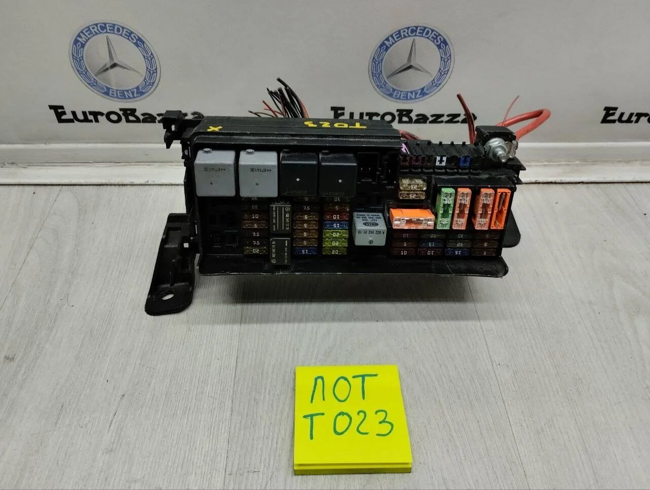 Блок предохранителей задний Mercedes W164