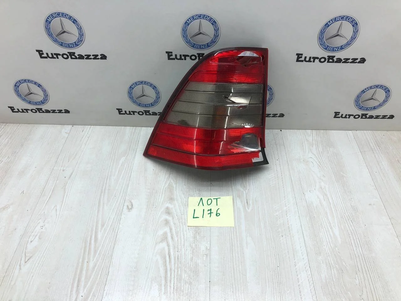 Фонарь задний левый Mercedes W202 Wagon