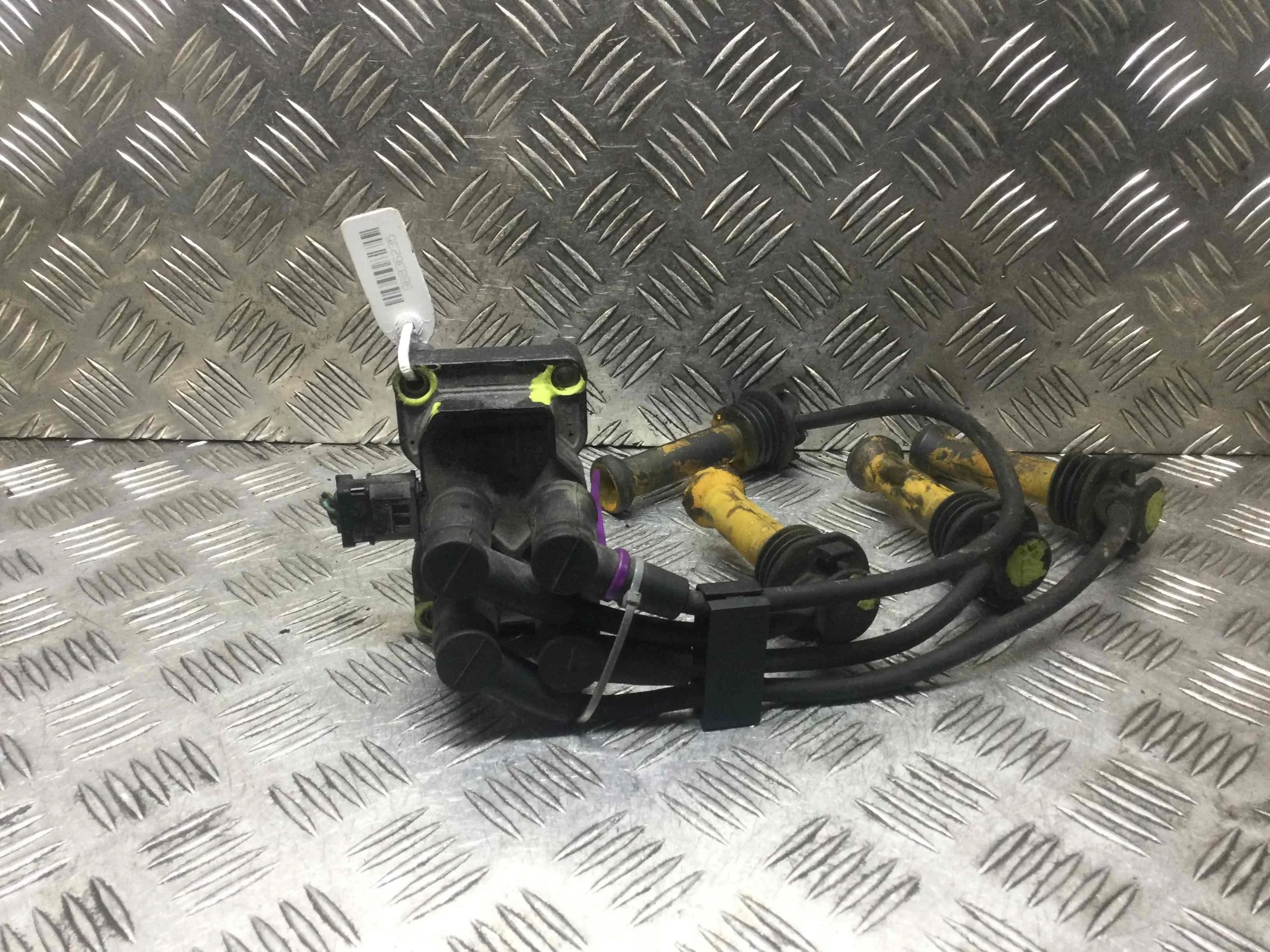 Катушка зажигания Ford Focus 2 поколение (2005-2008) бензин 1.6 i Механика Седан