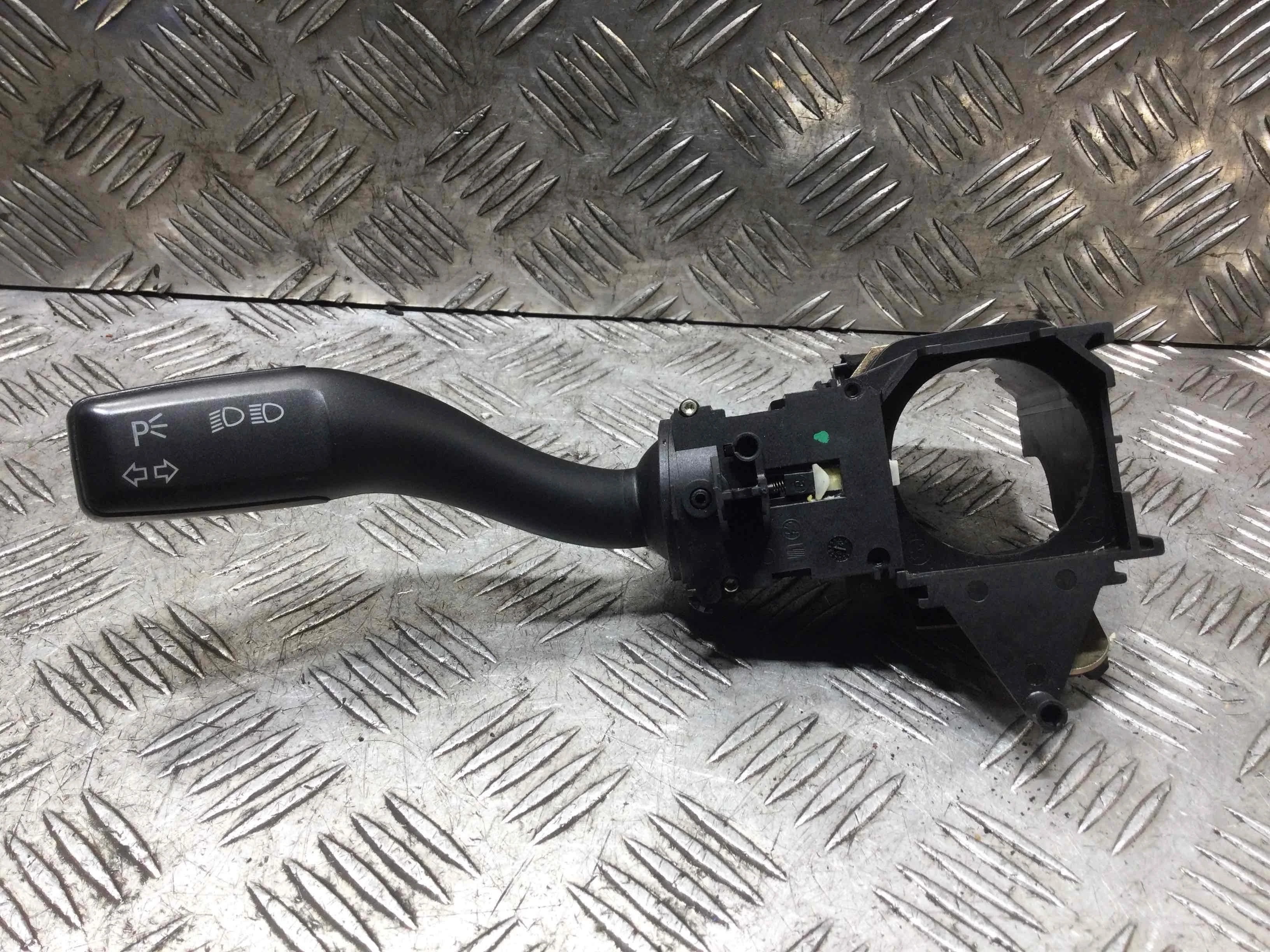 Переключатель подрулевой (стрекоза) Audi A4 B7 (2004-2008) дизель 3.0 TDI Механика Седан