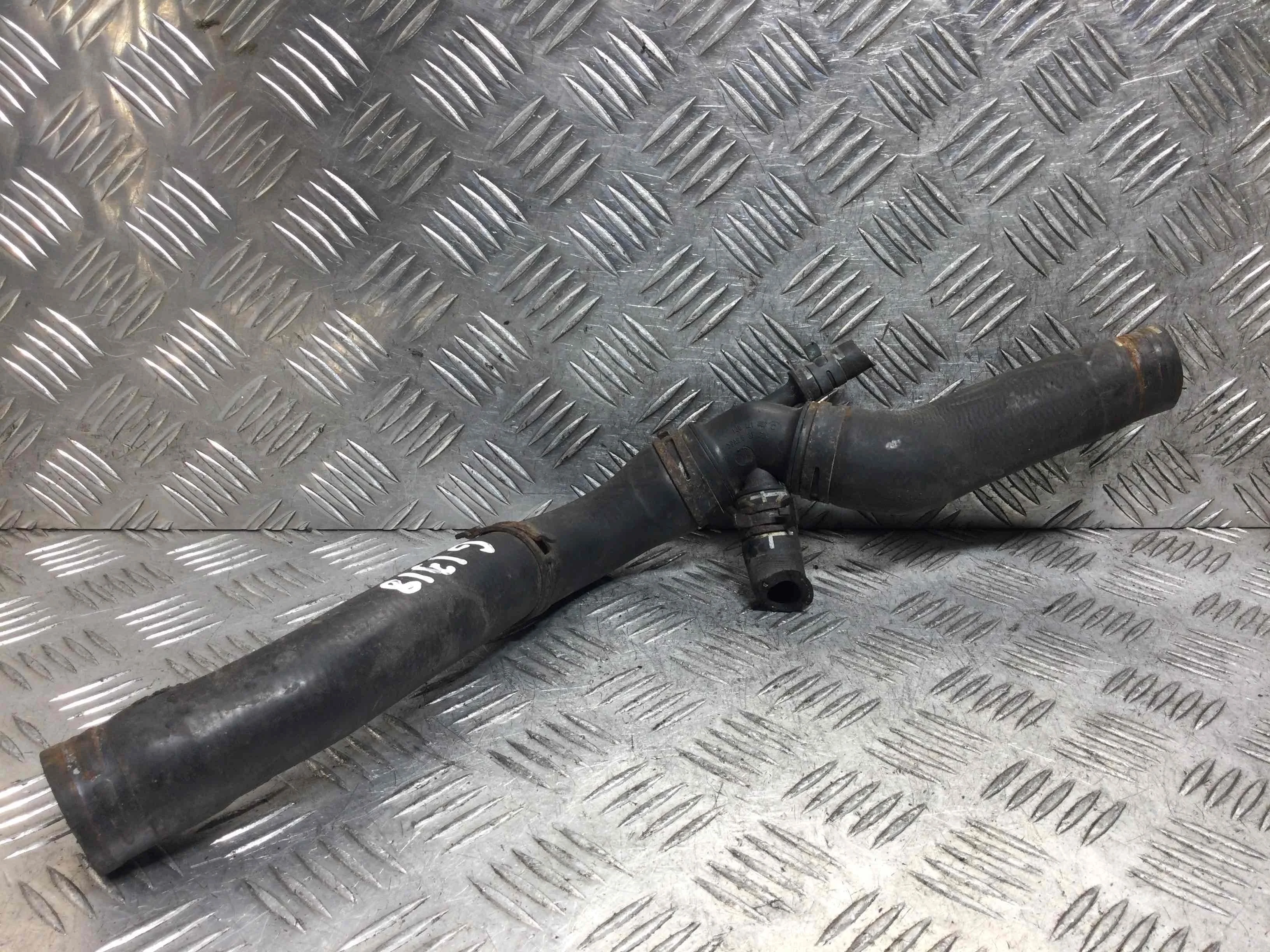 Фланец (тройник) системы охлаждения Volkswagen Golf 4 поколение (1997-2004) бензин 1.6 i Механика Х/б