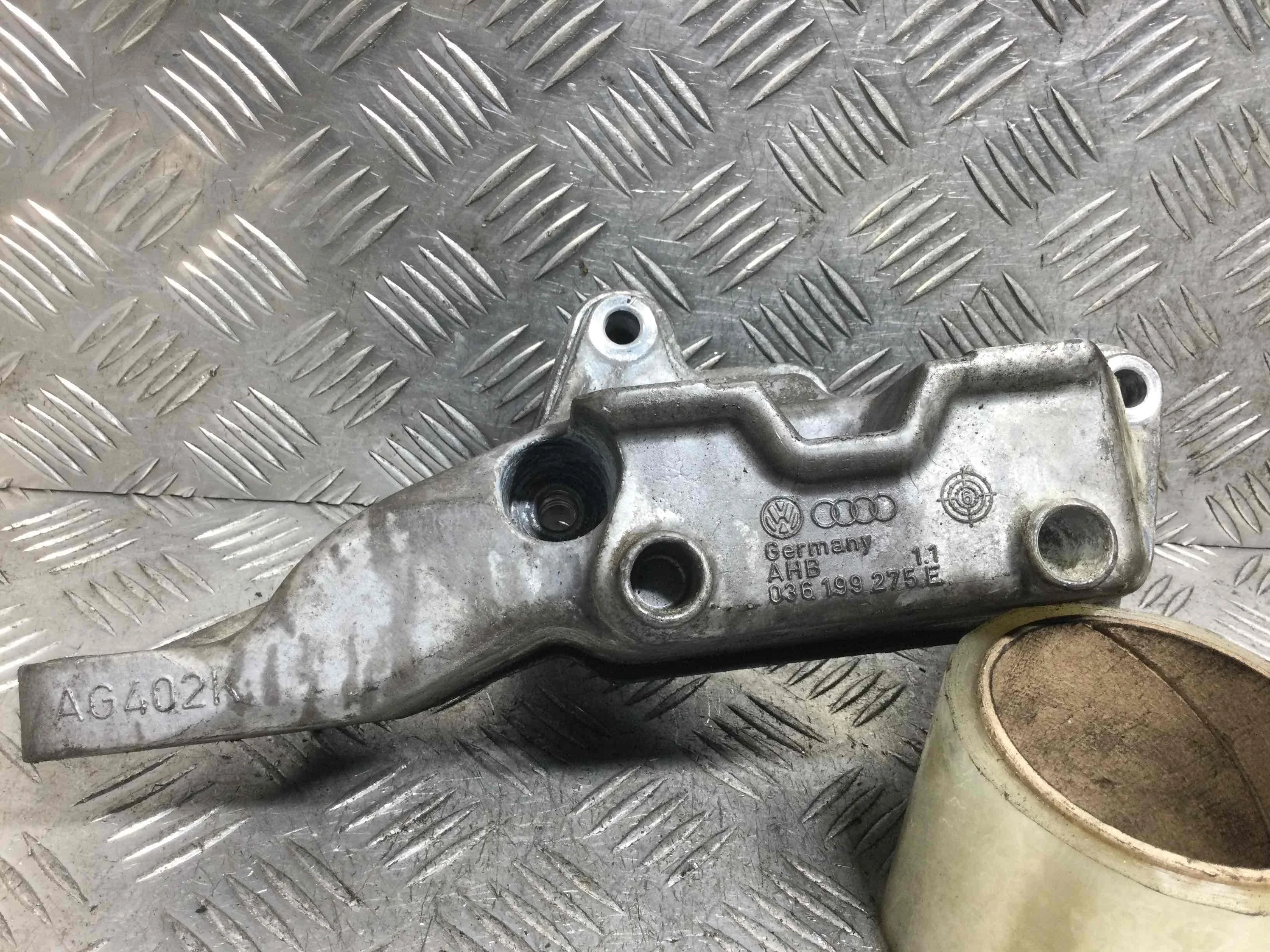 Кронштейн двигателя Volkswagen Golf 4 поколение (1997-2004) бензин 1.4 i Механика Х/б