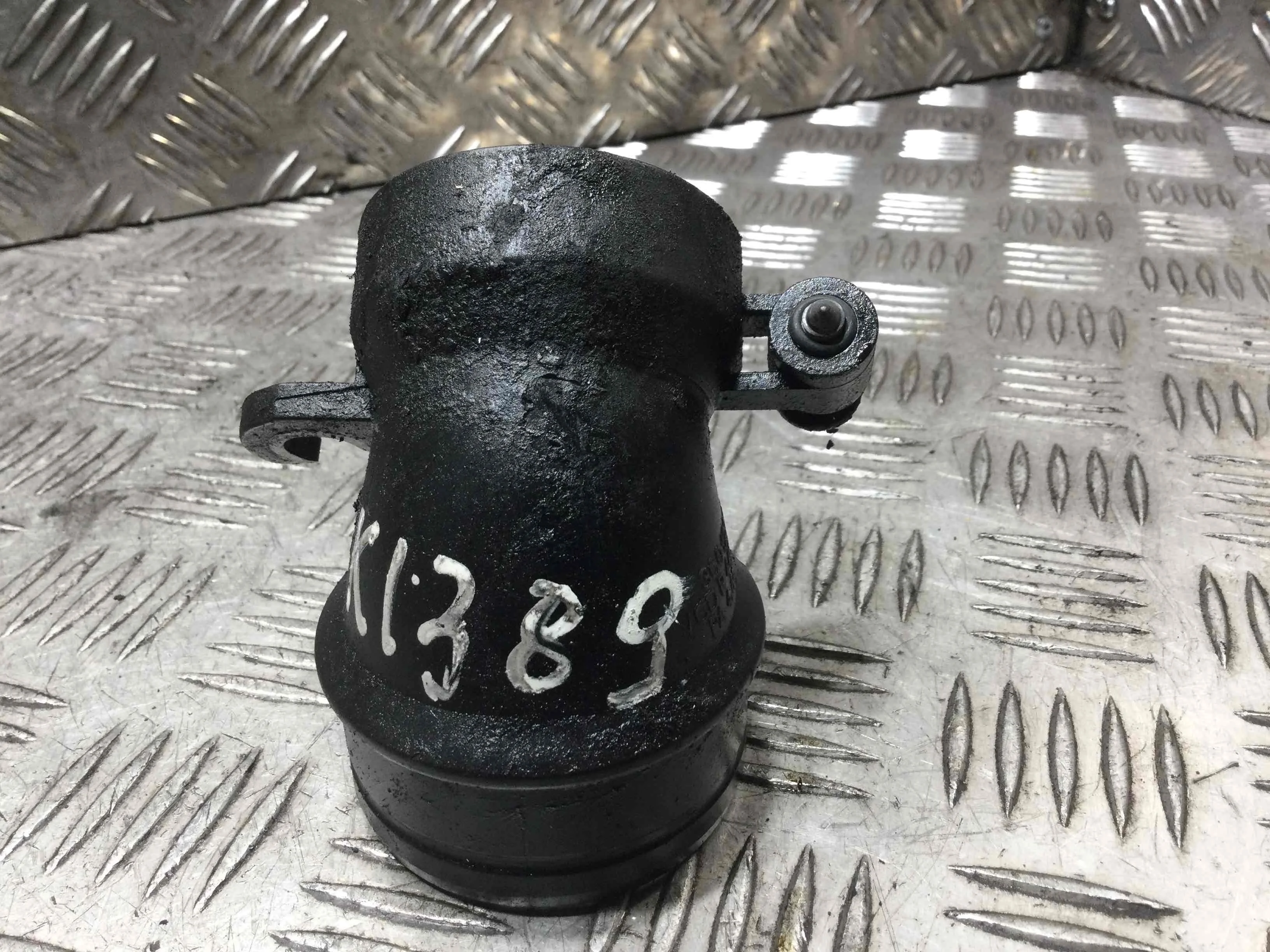 Фланец (тройник) системы охлаждения SEAT Leon 2 поколение (2005-2009) дизель 1.9 TDI Механика Х/б