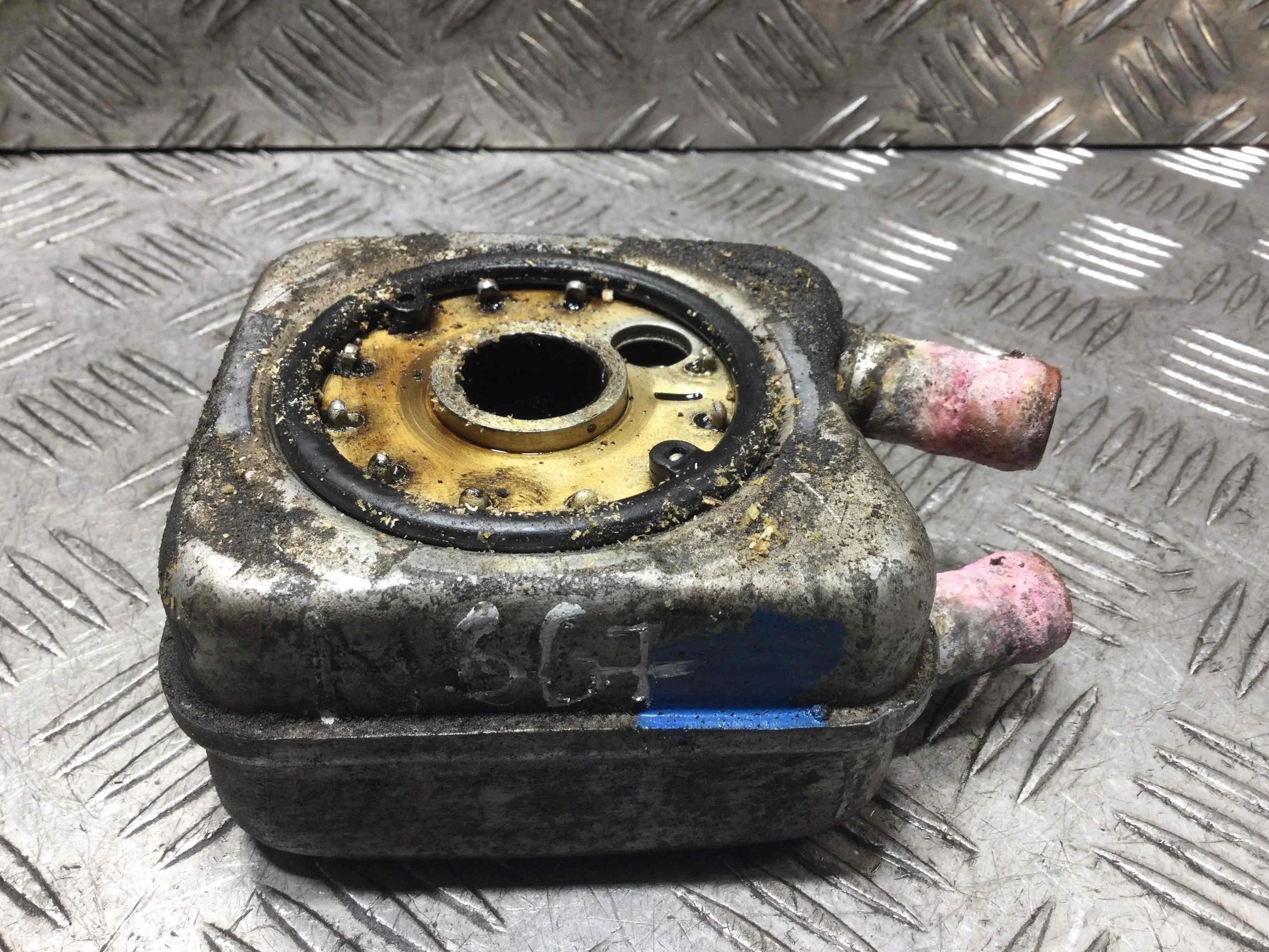 Теплообменник масляного фильтра Volkswagen Golf 4 поколение (1997-2004) бензин 1.6 i Механика Х/б