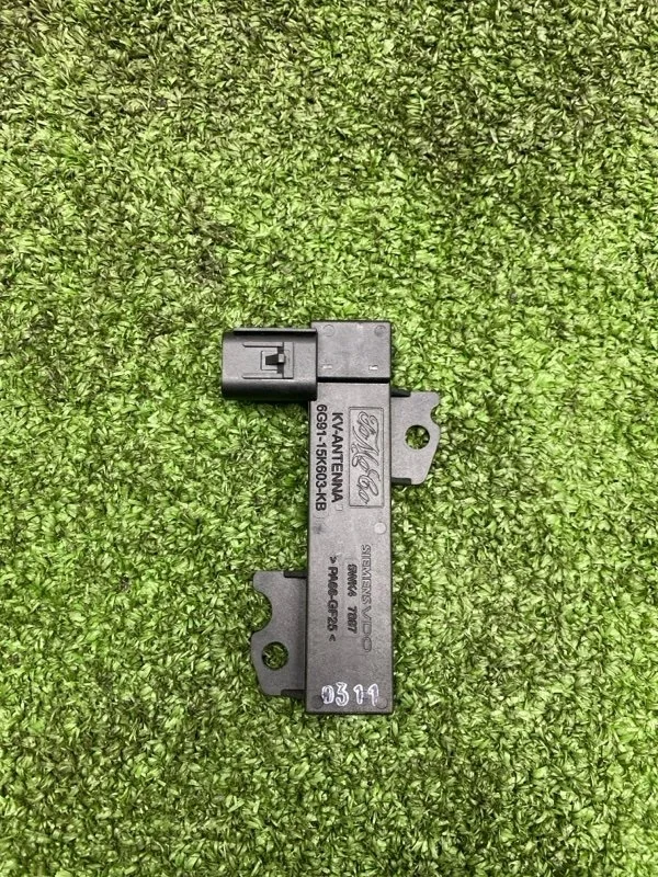 Антенна Volvo XC60 2011 30710064 B4204T6