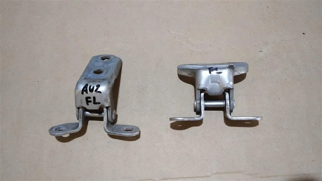 Б.у. петля двери TOYOTA AURIS ZRE150 TOYOTA AURIS ZRE150