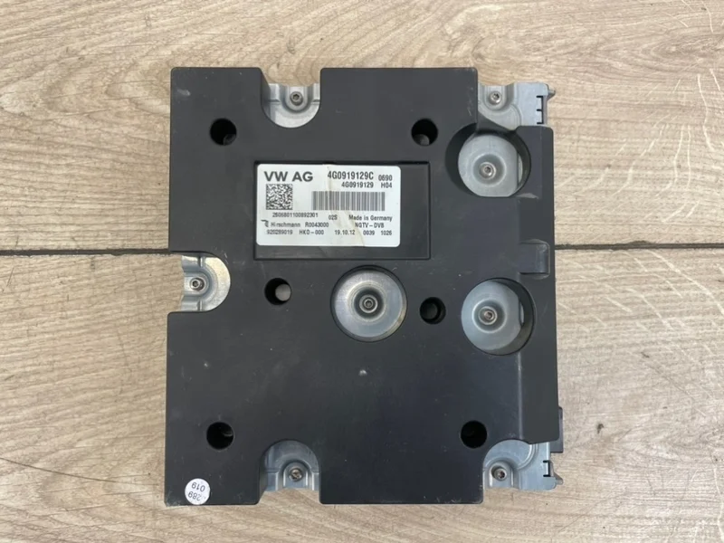 Цифровой тв тюнер VW Touareg 2 2010-2018 7P