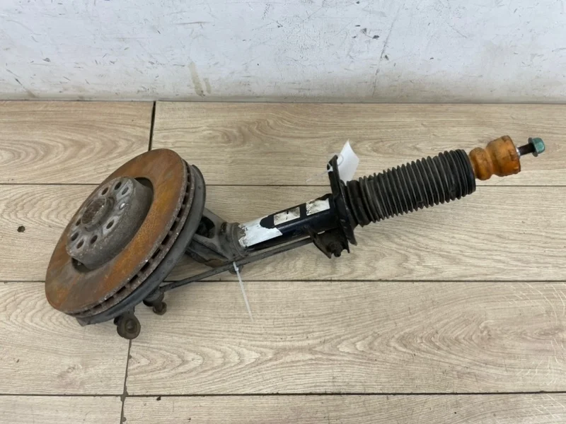 Кулак поворотный со ступицей VW Tiguan 2008-2018 5N