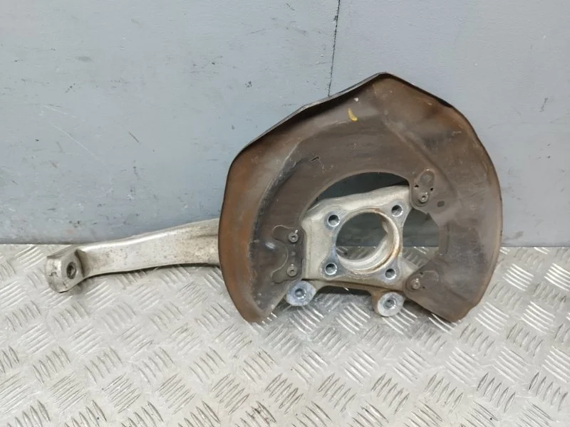 Кулак Lexus GS350 GRL10