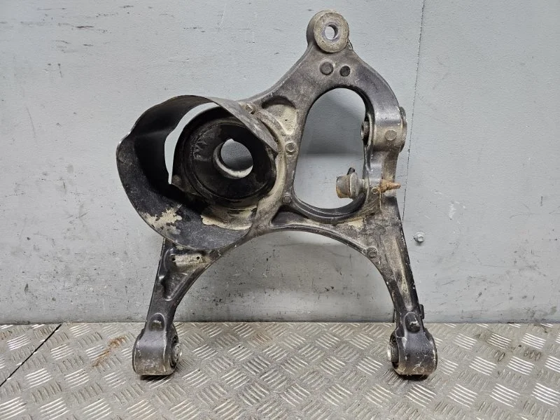 Рычаг нижний Jeep Grand Cherokee WK2