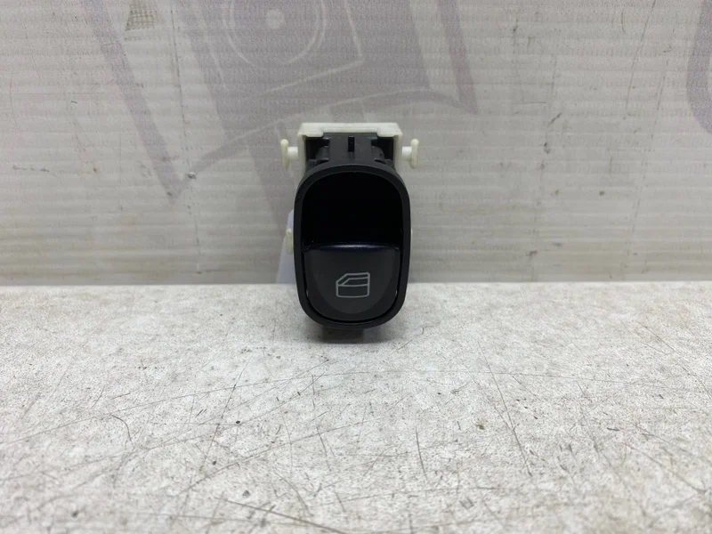 Кнопка стеклоподъемника пассажирская дверь Mercedes-benz 2005 W203