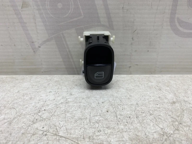 Кнопка стеклоподъемника пассажирская дверь Mercedes-benz 2005 W203