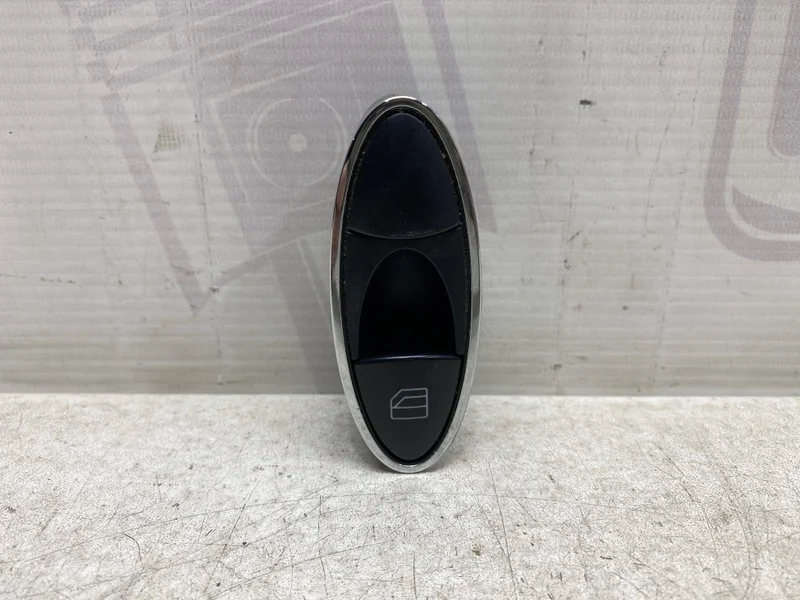 Кнопка стеклоподъемника пассажирская дверь Mercedes-benz 2005 W211