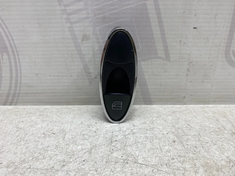 Кнопка стеклоподъемника пассажирская дверь Mercedes-benz 2005 W211