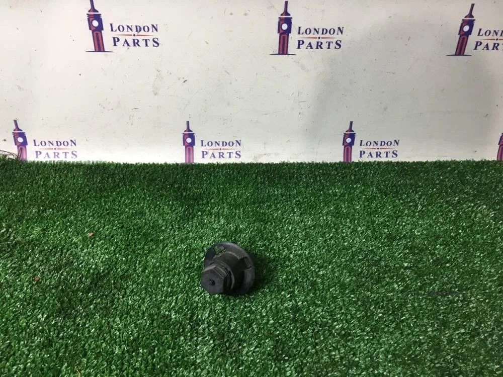 Регулятор капота BMW F10