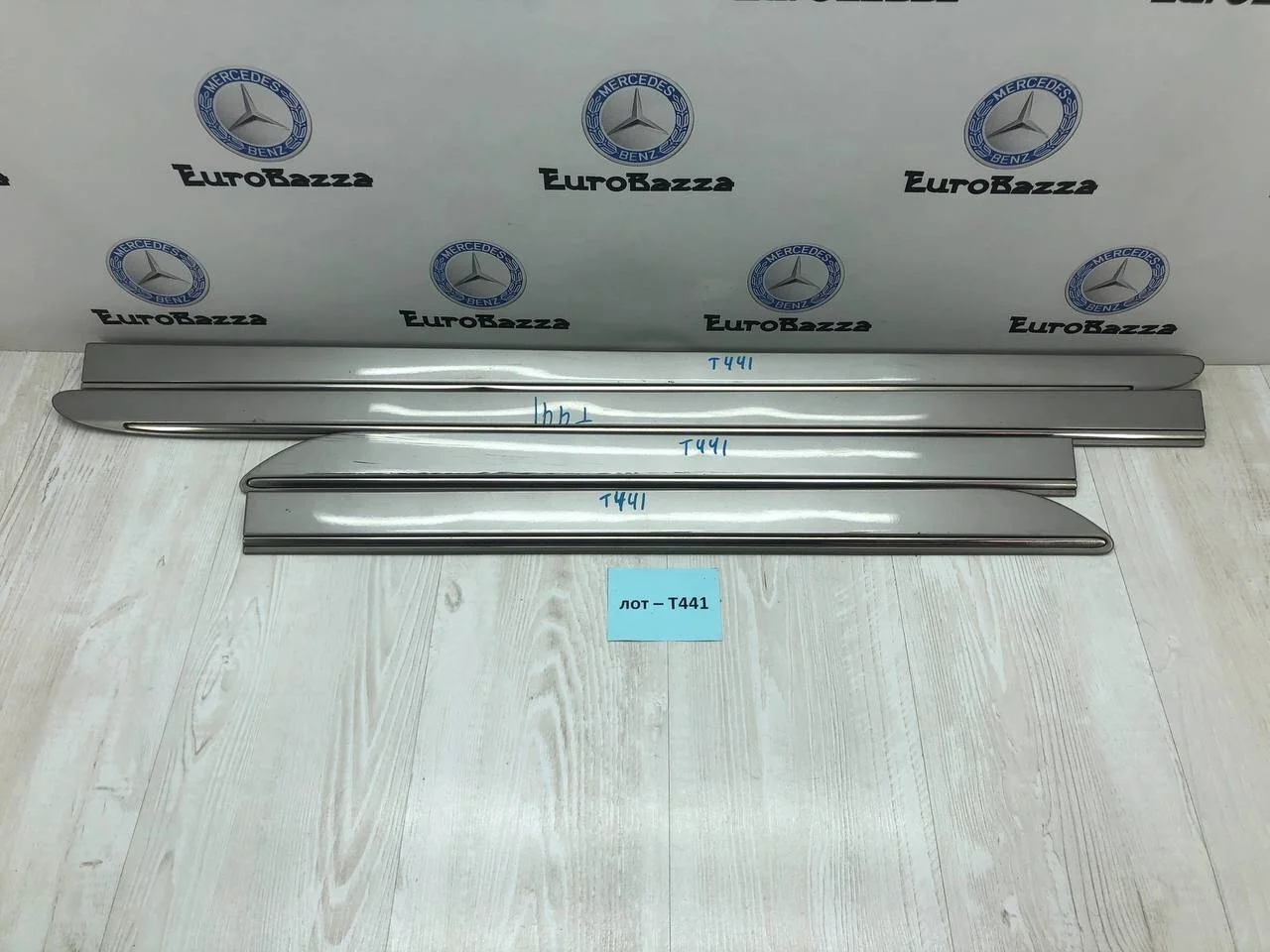 Молдинг двери Mercedes W251