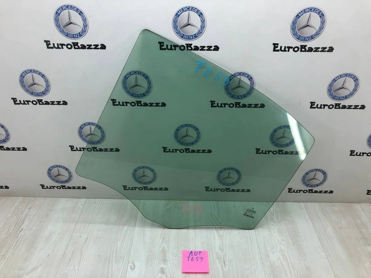 Стекло двери заднее левое Mercedes W211