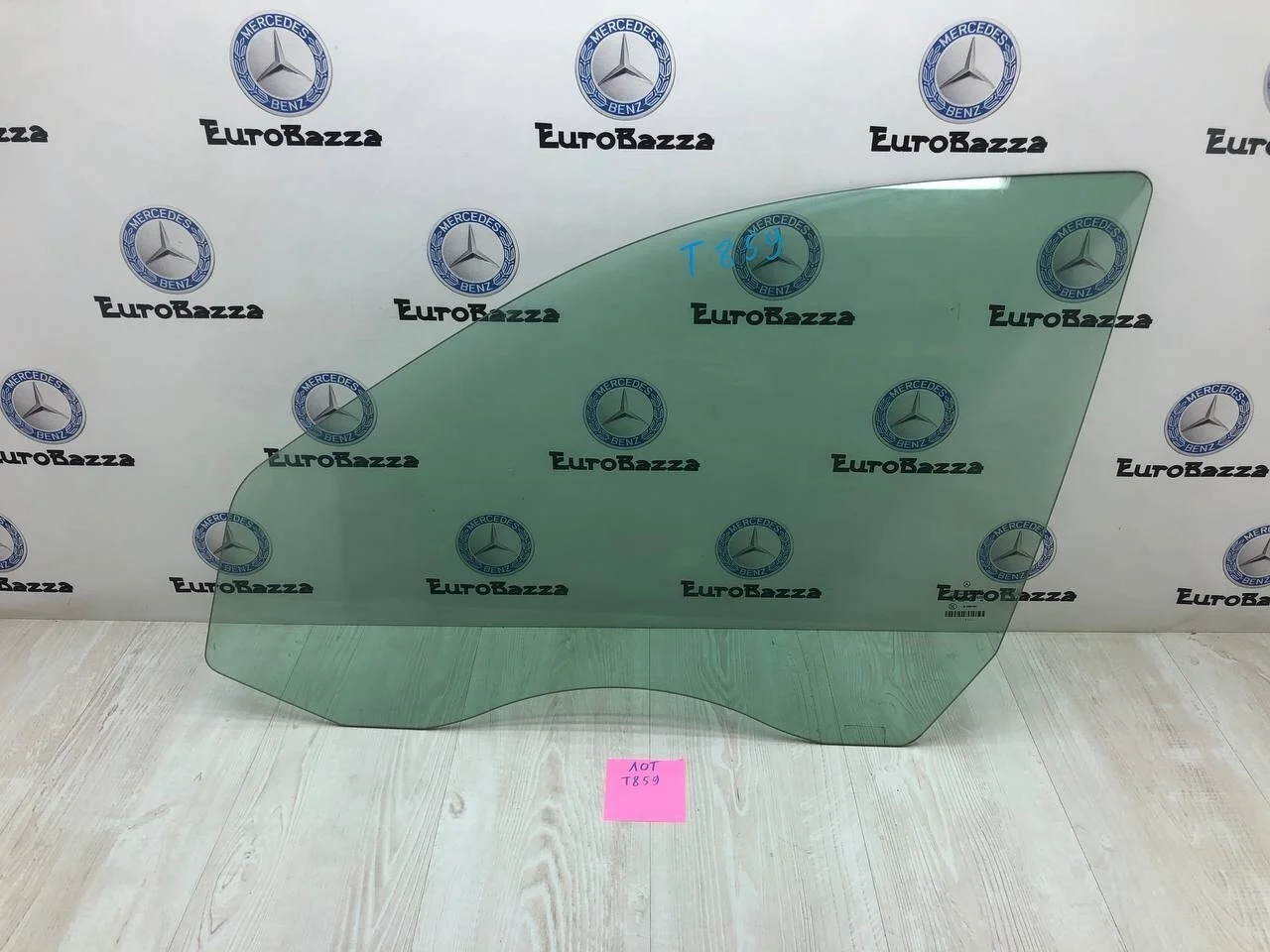 Стекло двери переднее левое Mercedes W211