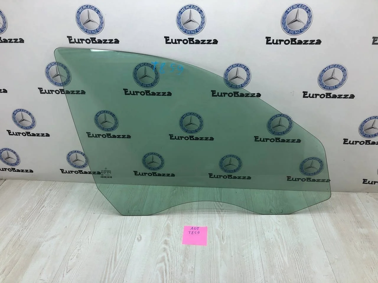 Стекло двери переднее правое Mercedes W211