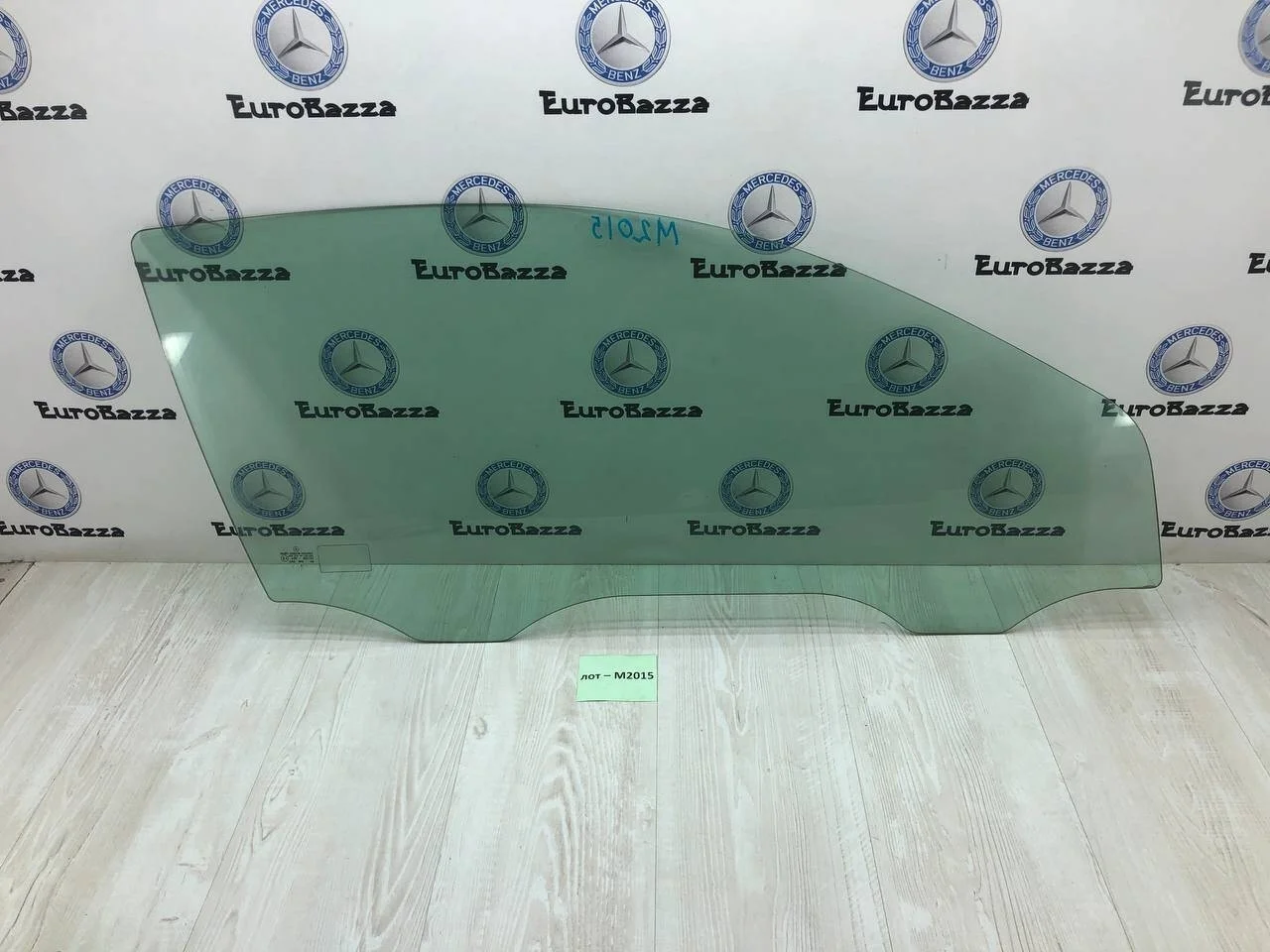 Стекло правой двери Mercedes W203 Coupe