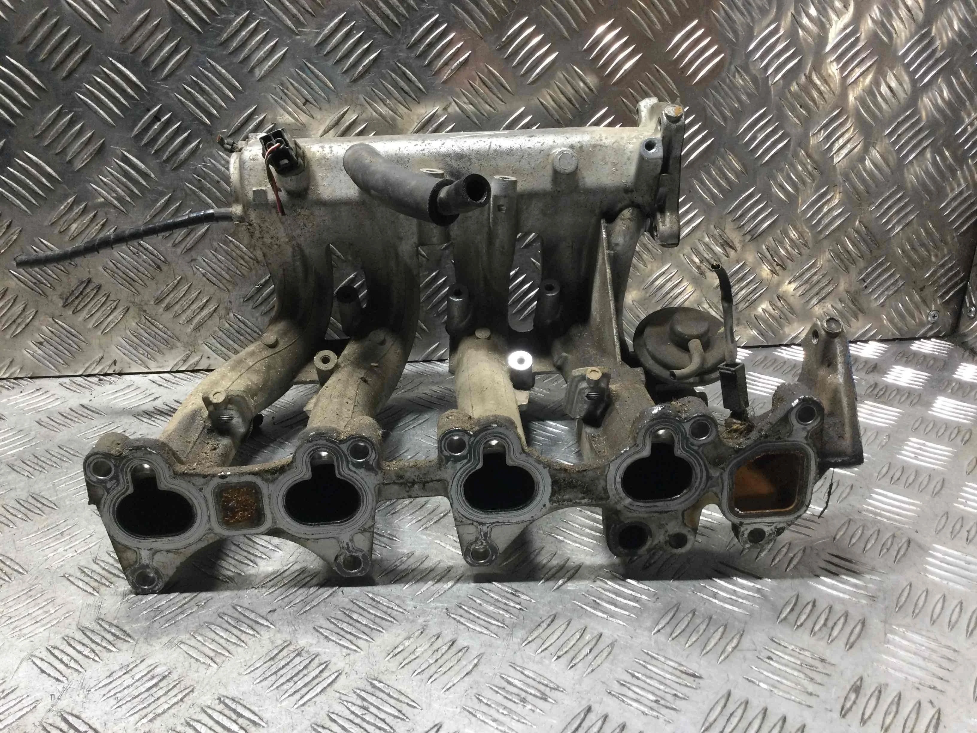 Коллектор впускной Mitsubishi Colt 4 поколение 1992 - 1996 бензин 1.3 i Механика Х/б