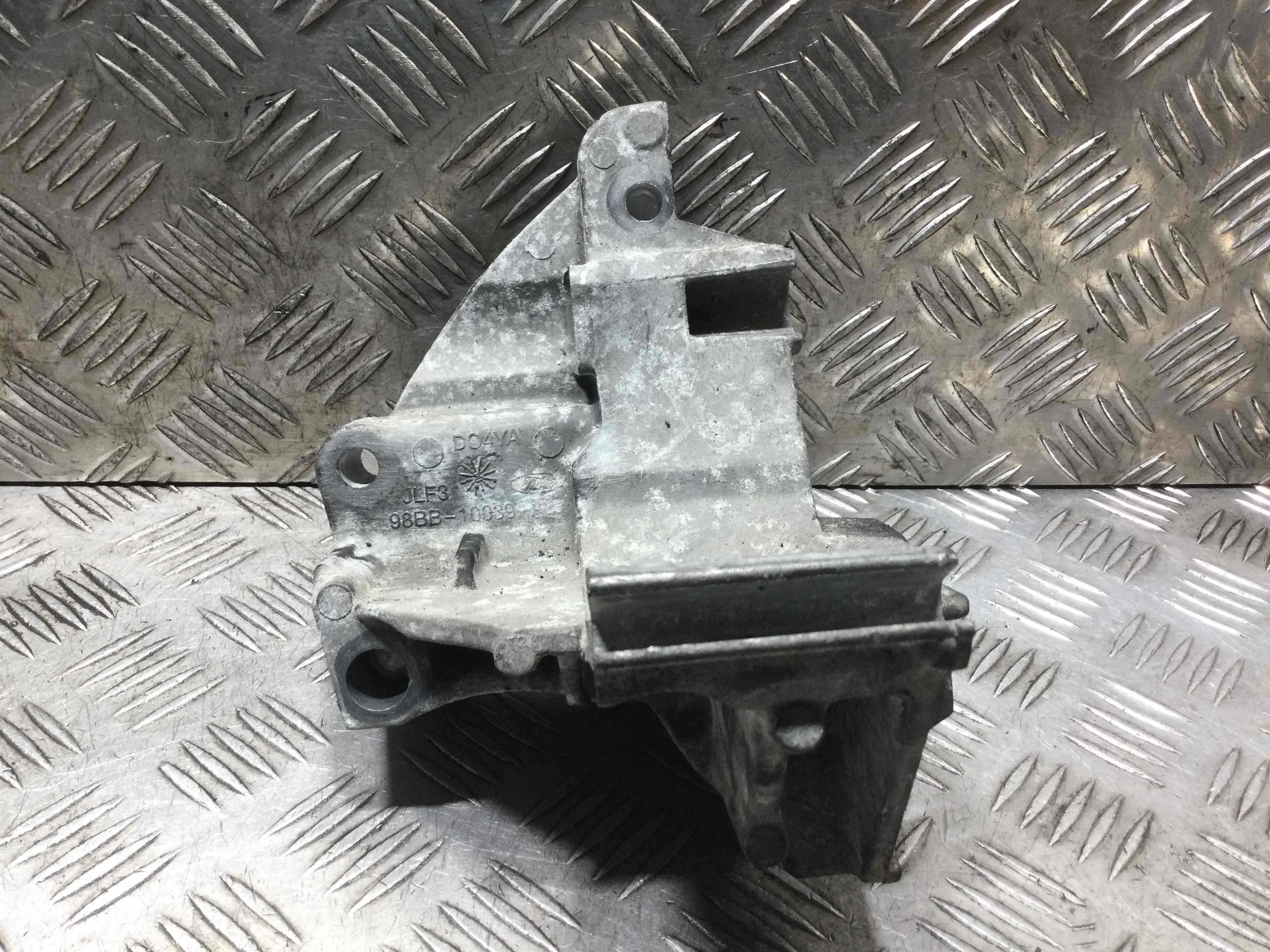 Кронштейн генератора Ford Focus 1 поколение [рестайлинг] (2001-2005) бензин 1.8 i Механика Х/б