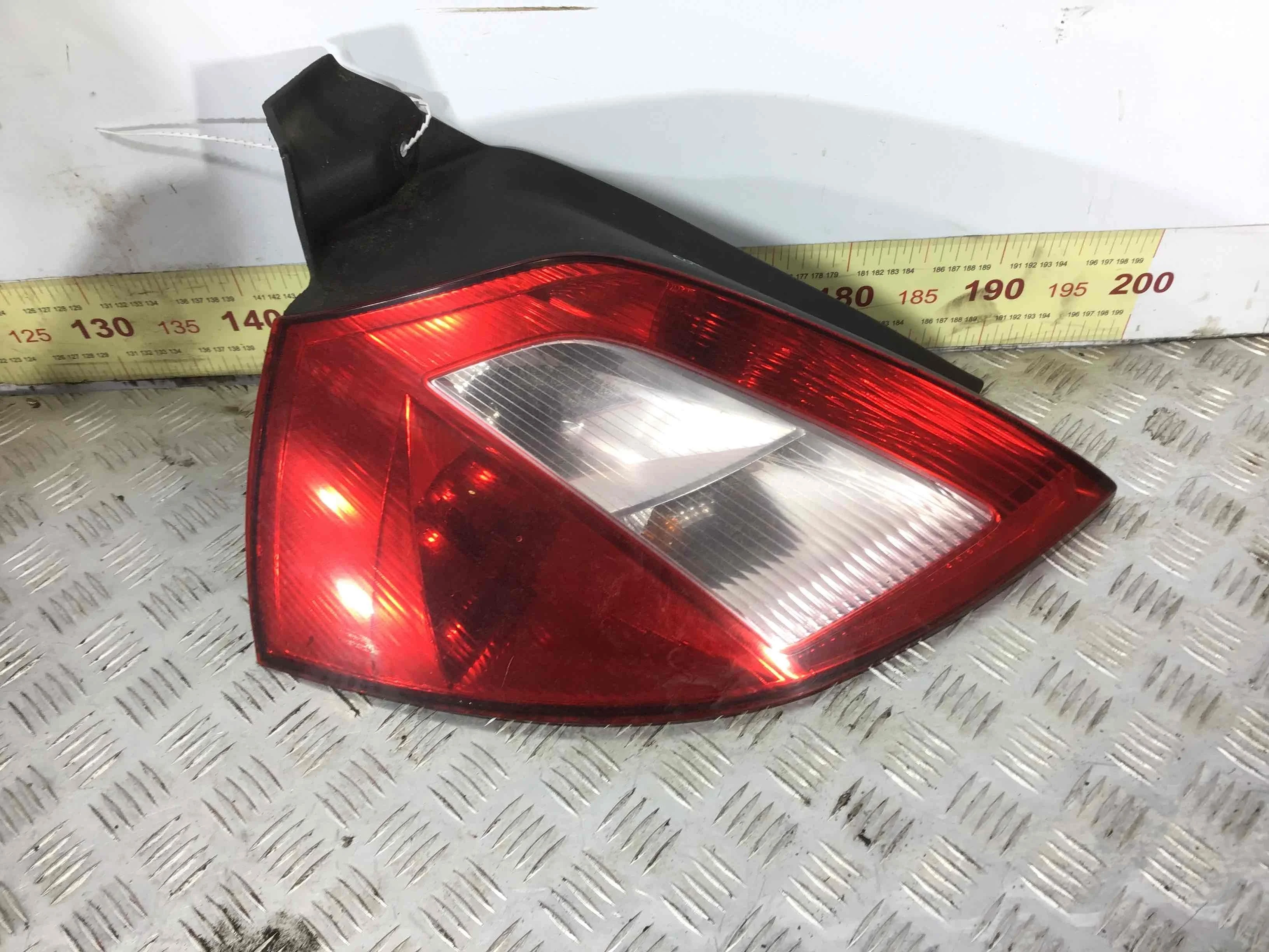 Фонарь задний левый Renault Megane 2 поколение (2002-2006) бензин 2.0 i Механика Х/б